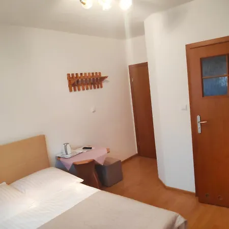 Arka بيت ضيافة مينزفوجة